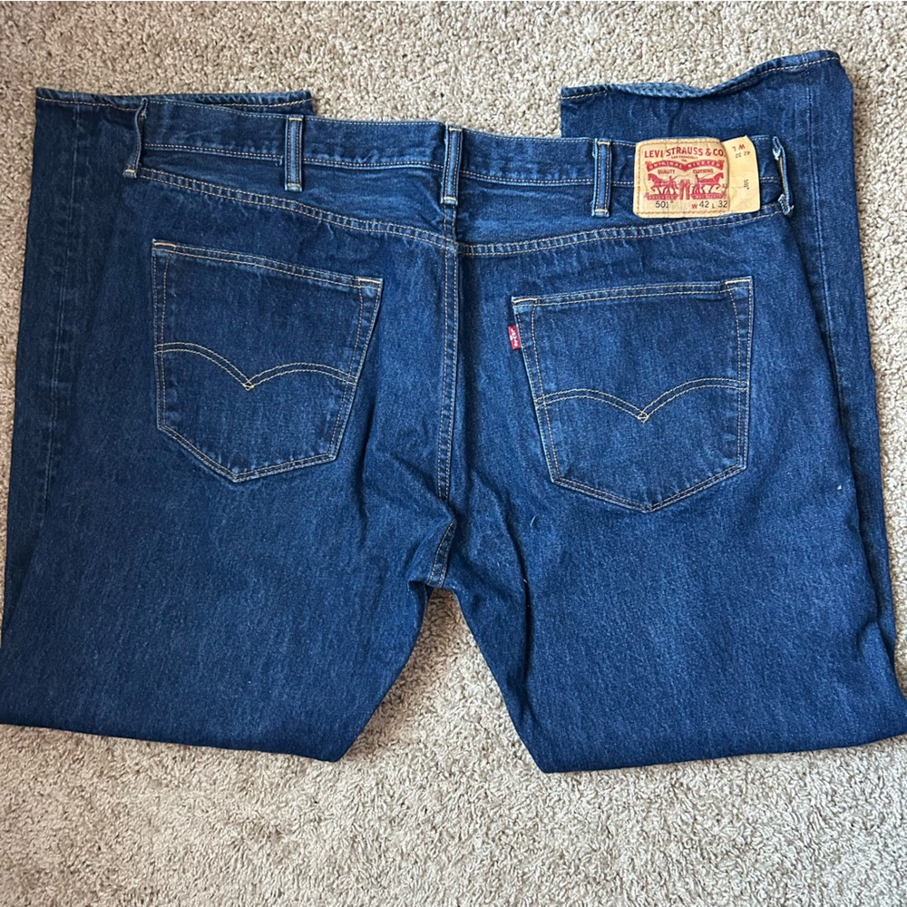 Men’s Levi’s 501 Dark Wash Original Fit Button Up Fly Denim Jeans Size 42x32 C68